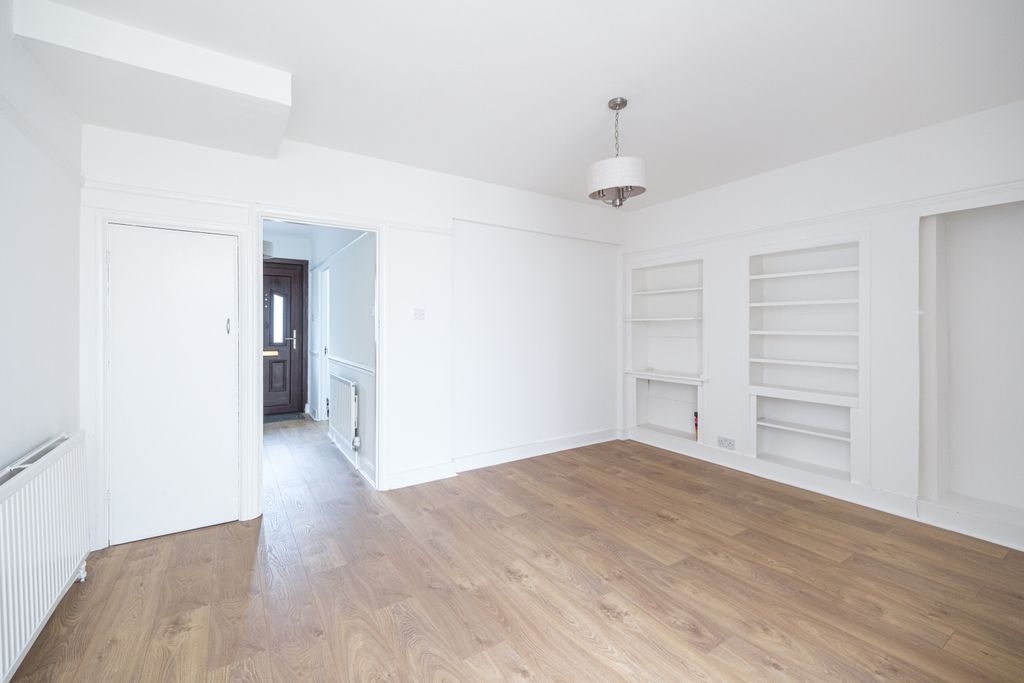 Property photo 3 of 18 90C-Trumpington-Road-8