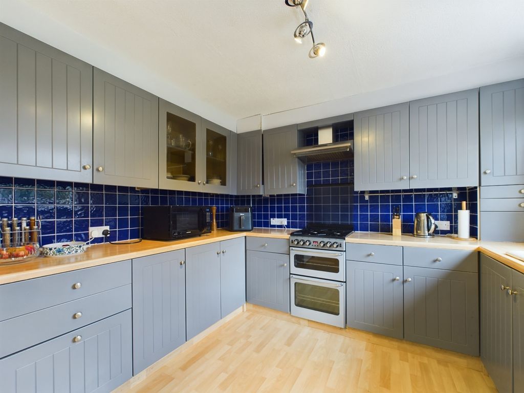 Property photo 3 of 17 Cam02386G0-Pr0112-Still018