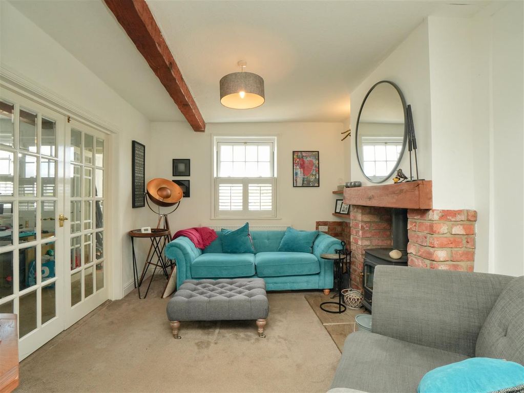 Property photo 2 of 10 Living Room