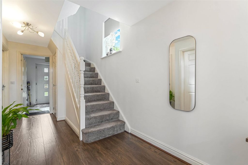 Property photo 2 of 21 Entrance Hall