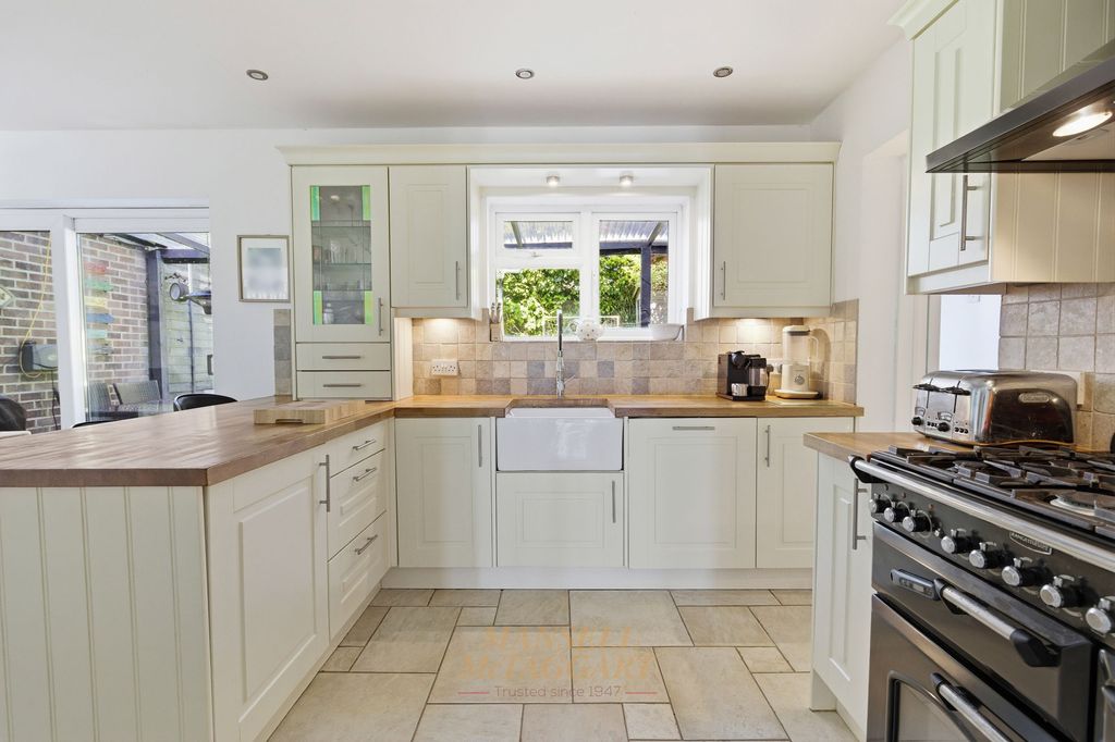 Property photo 2 of 29