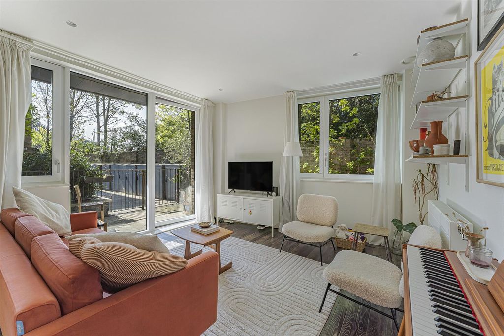 Property photo 2 of 20 Fettle Court