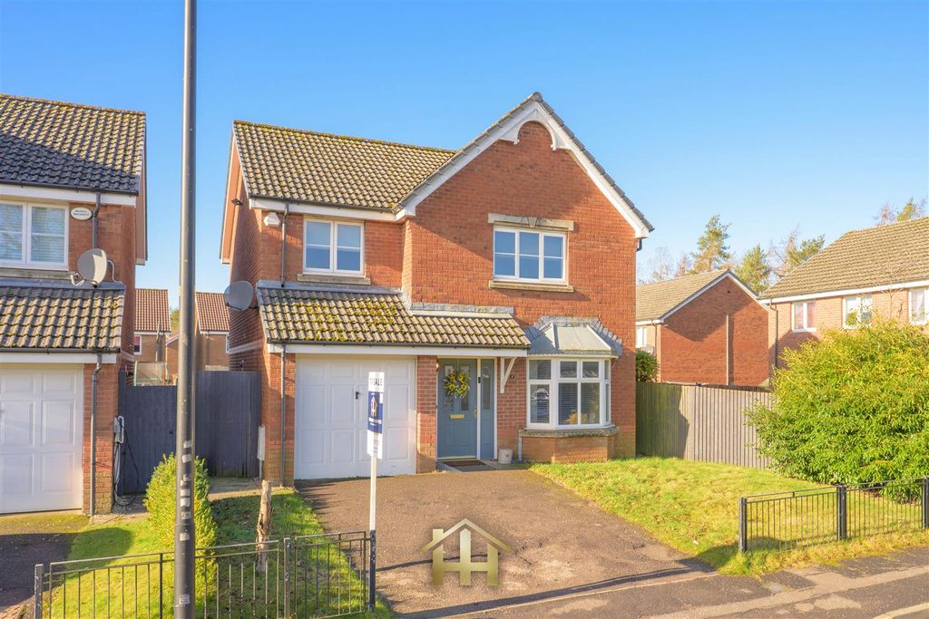 Property photo 2 of 42 8Troonpl-0002.Jpg