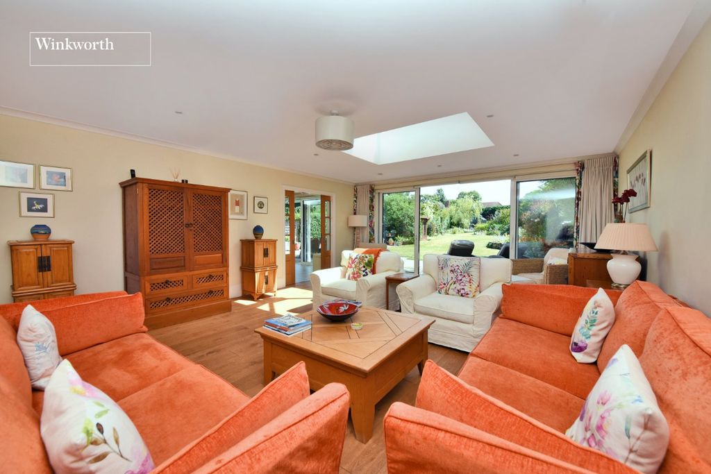 Property photo 3 of 32 Picture No. 23
