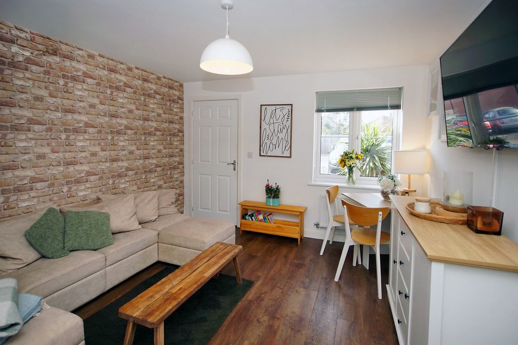 Property photo 2 of 25