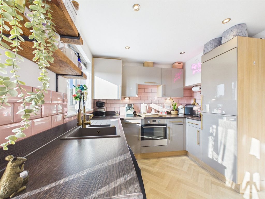 Property photo 2 of 32 Picture No. 29