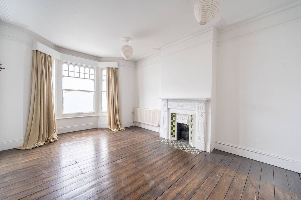 Property photo 3 of 21