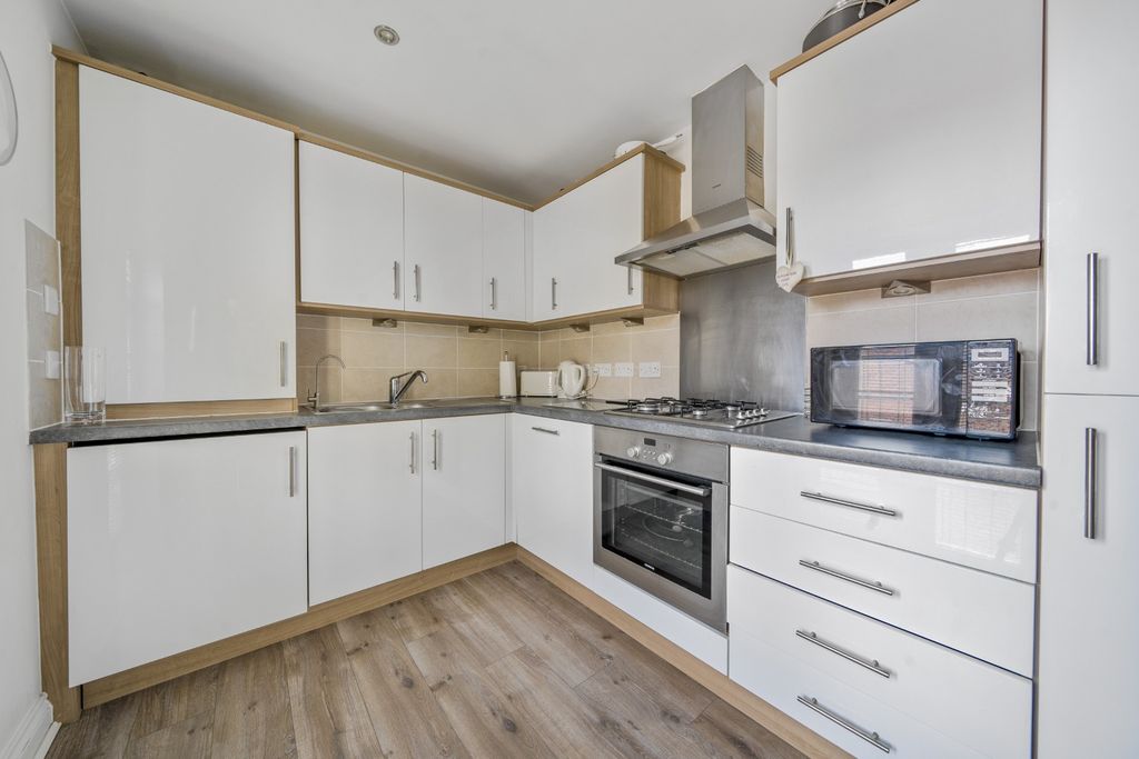 Property photo 3 of 17 4186393