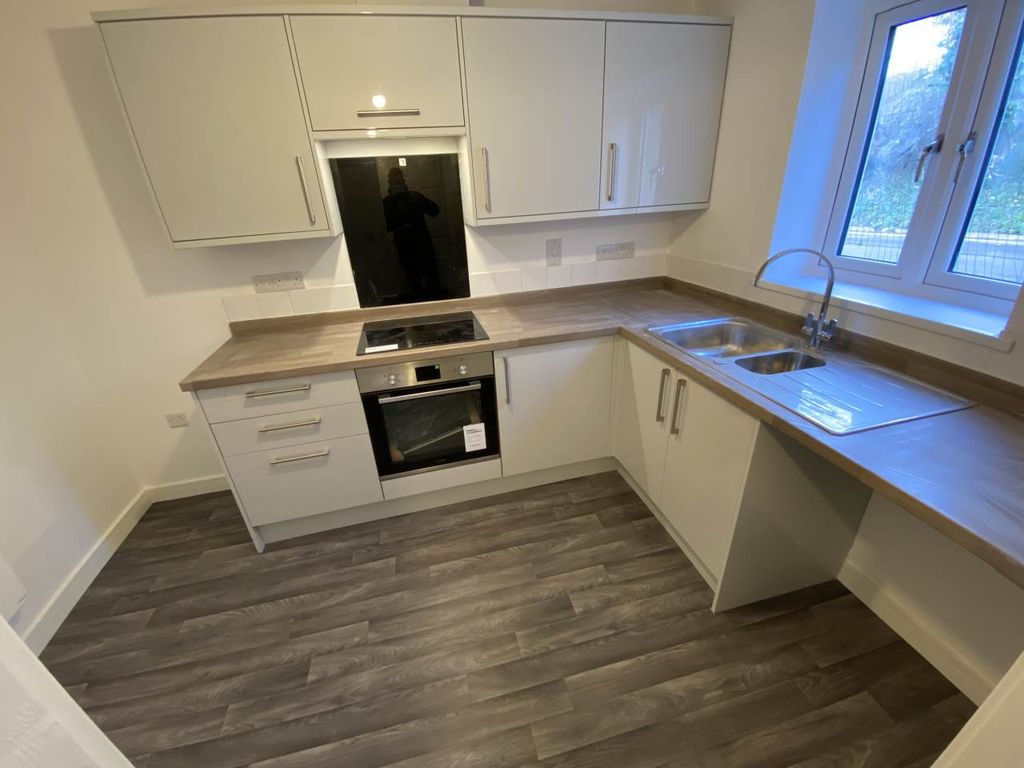 Property photo 2 of 9 Kitchen