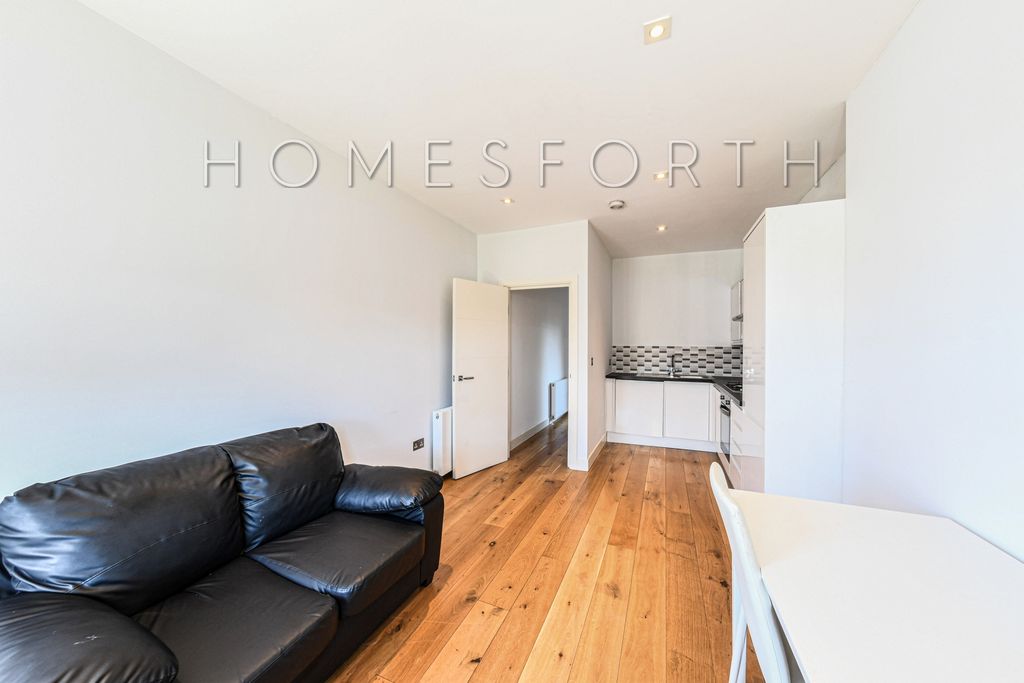 Property photo 1 of 11 Photo 9