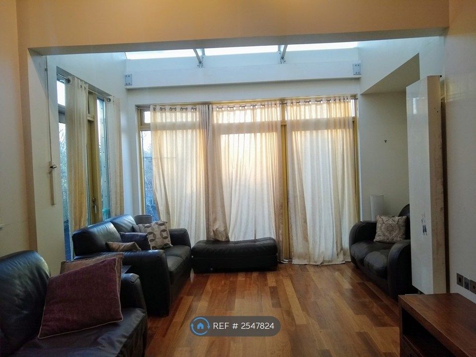 Property photo 1 of 13 Living Room