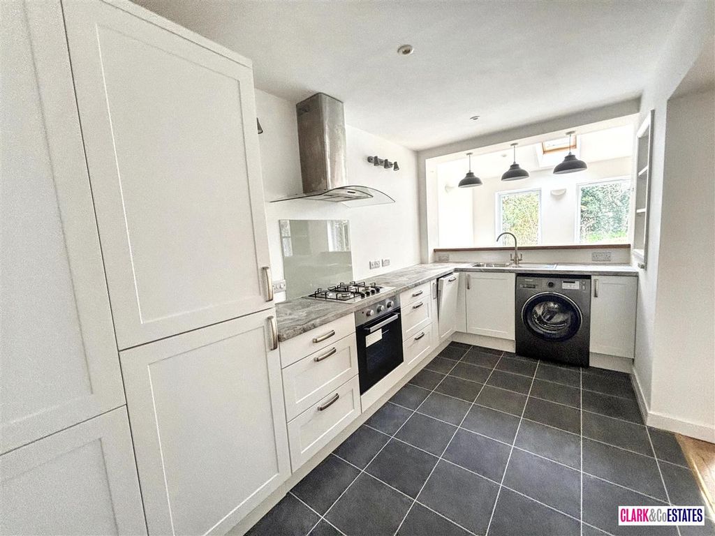 Property photo 3 of 14 Kitchen