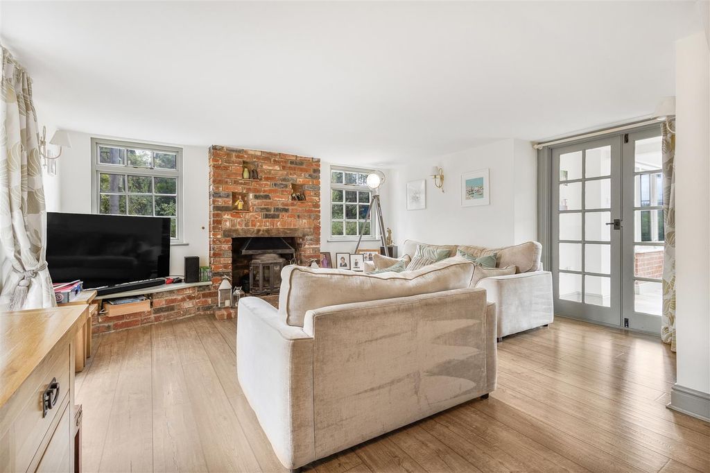 Property photo 3 of 28 Living Room