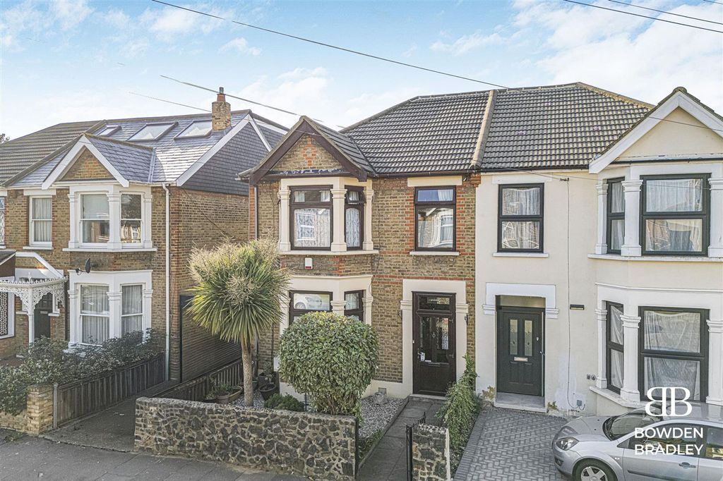 Property photo 1 of 18 Front