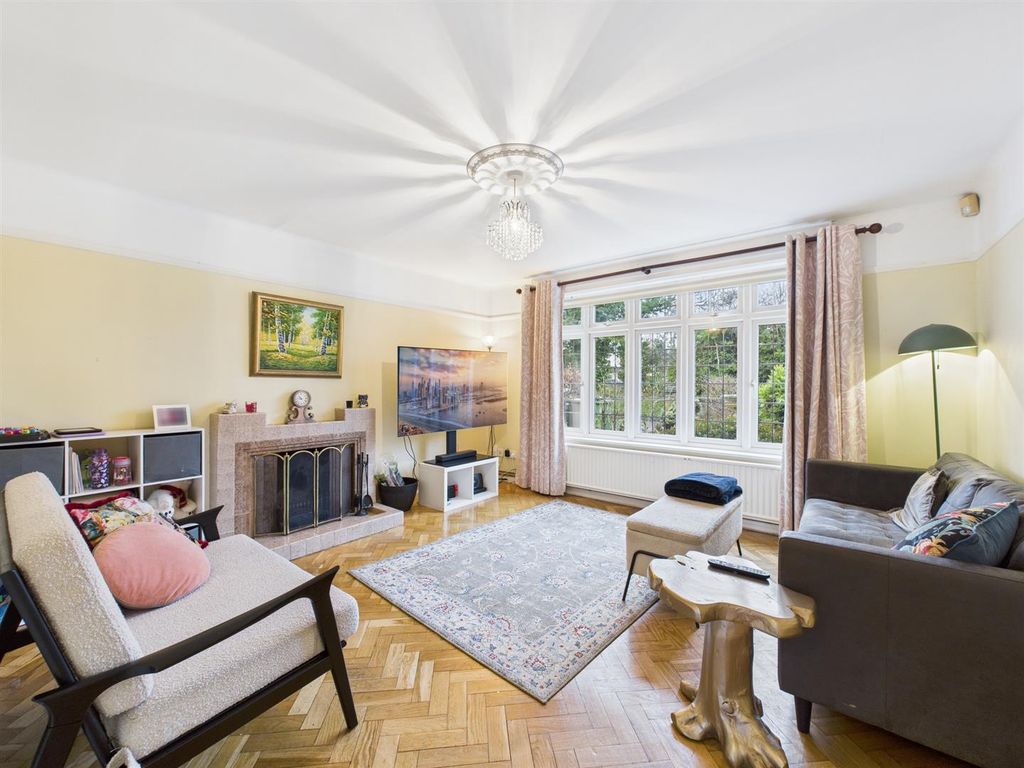 Property photo 3 of 17 Cam02435G0-Pr0111-Still024.Jpg