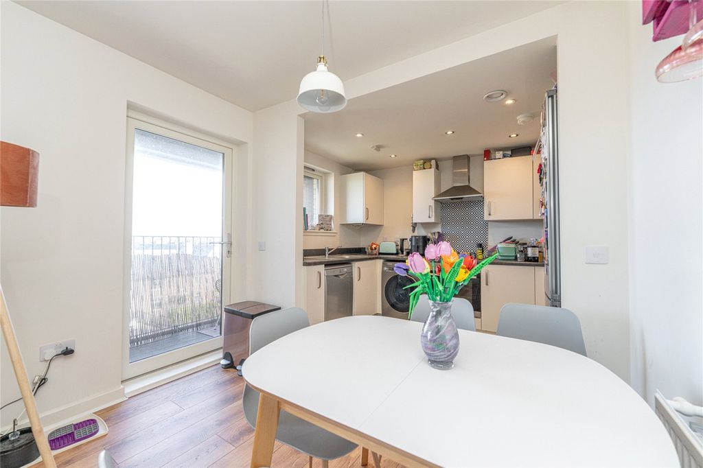 Property photo 3 of 21 Lounge/ Kitchen Alt