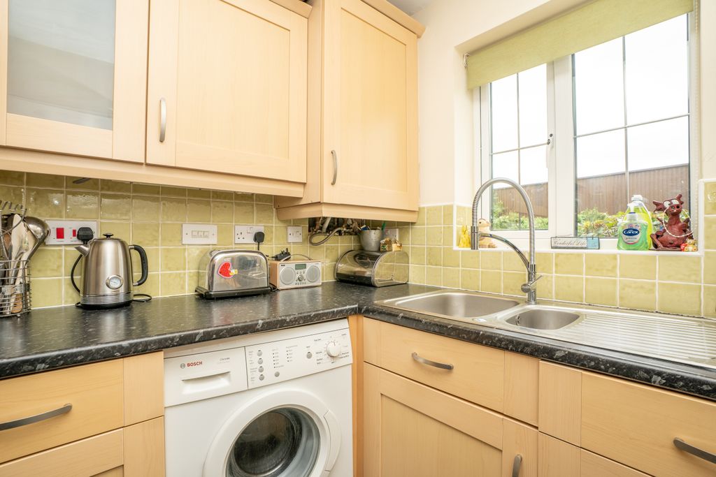 Property photo 2 of 16 Peonycroft7