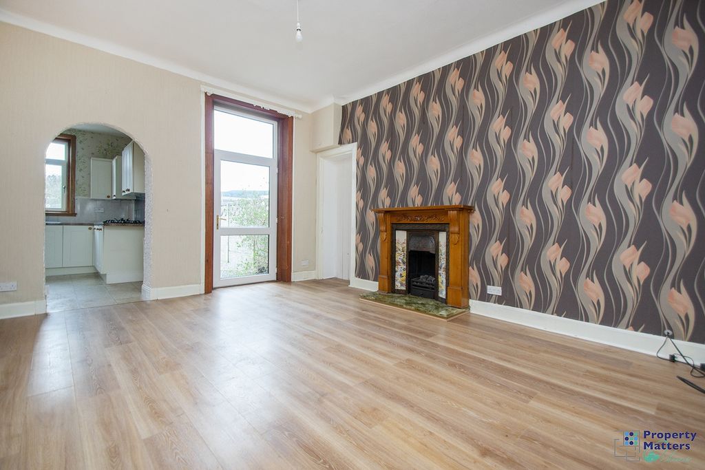 Property photo 2 of 33 Living Room