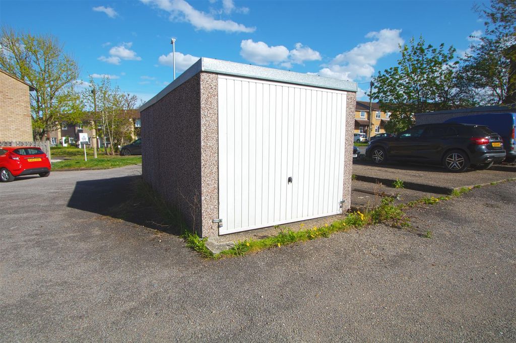 Property photo 3 of 8 Garage .Jpg