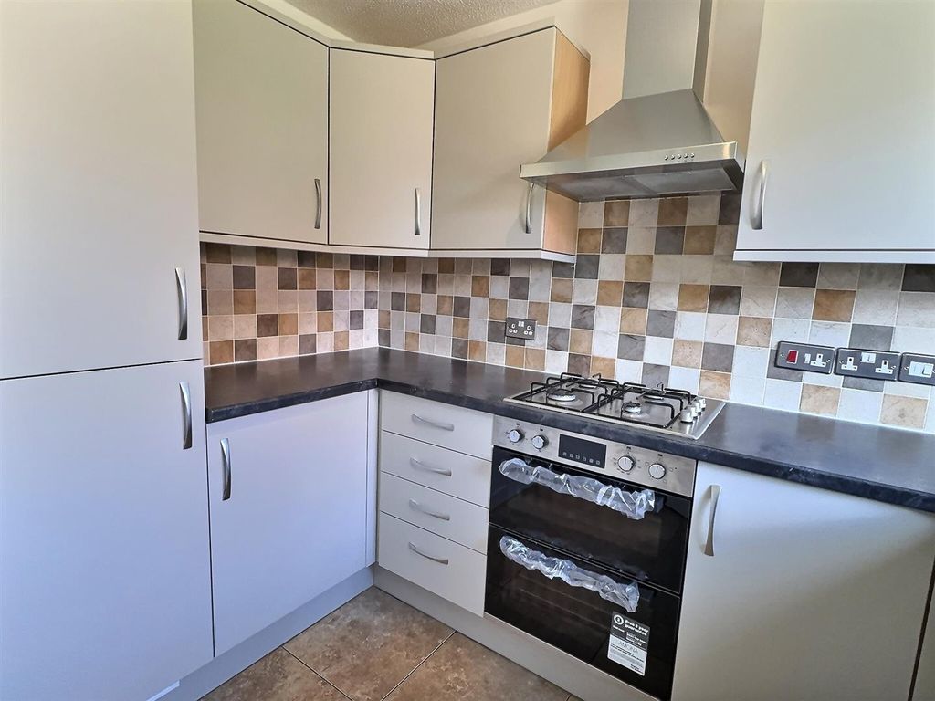 Property photo 2 of 9 Kitchen