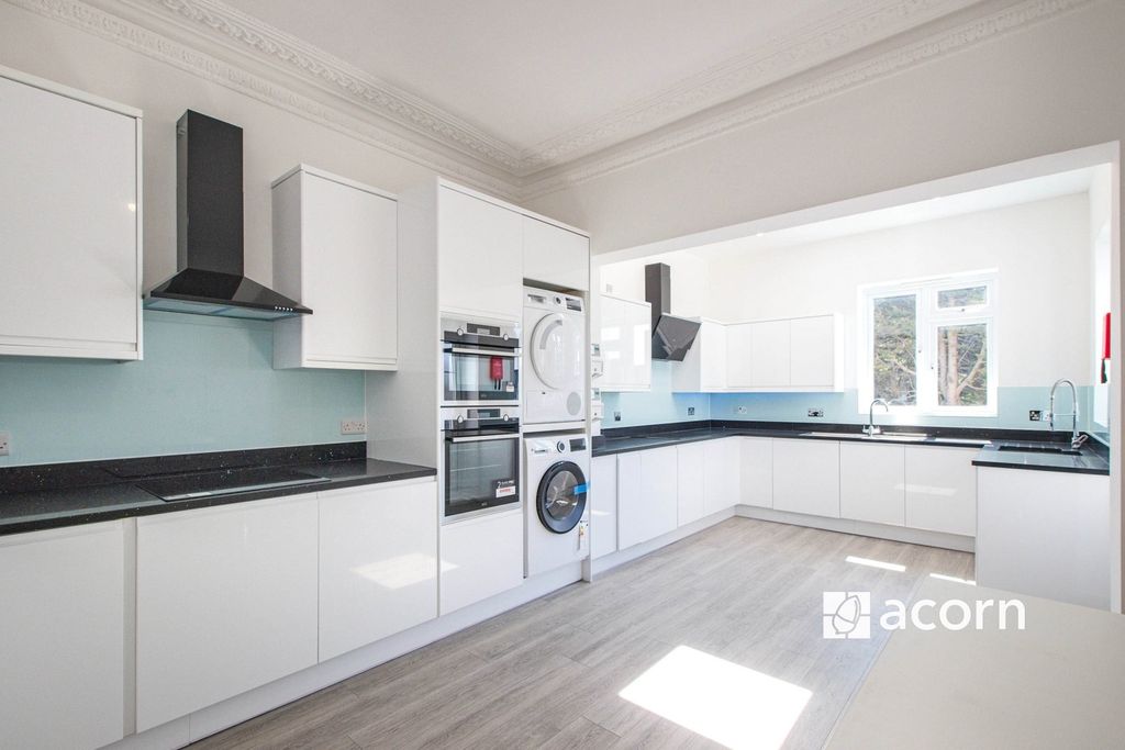 Property photo 3 of 10 Communal Kitchen