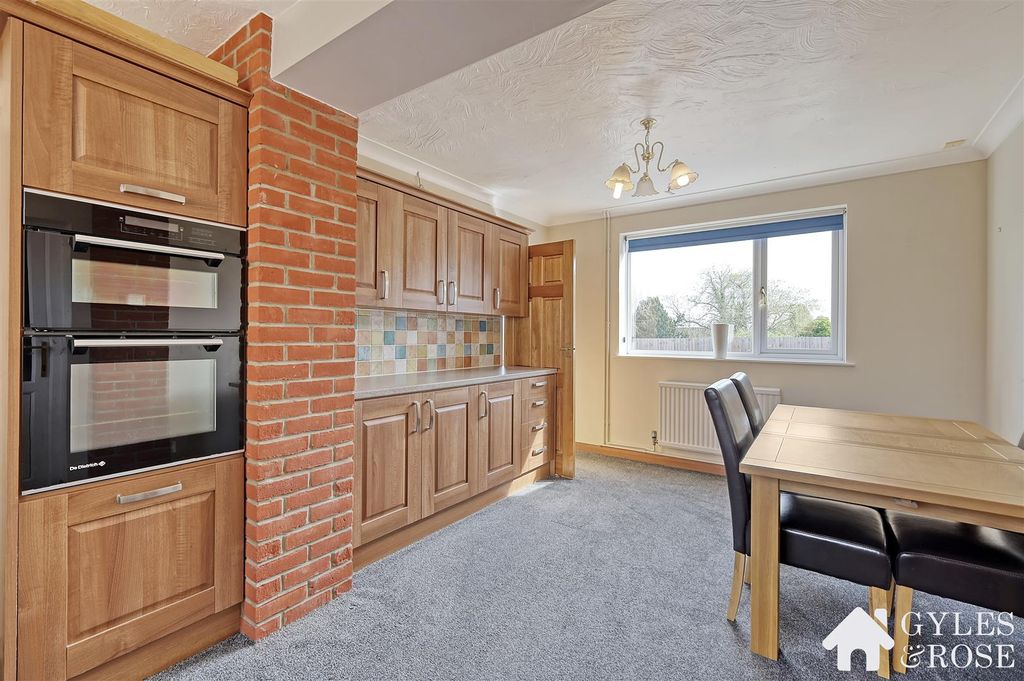 Property photo 2 of 18 Kitchen