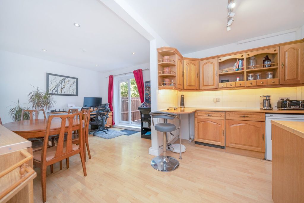 Property photo 2 of 25