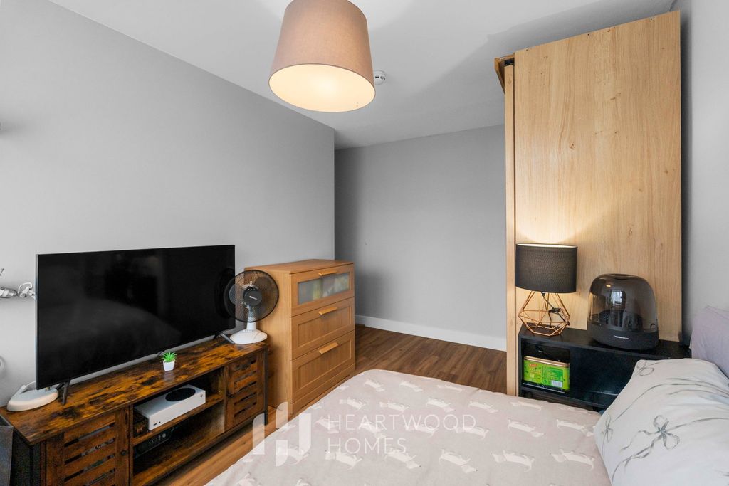 Property photo 2 of 21