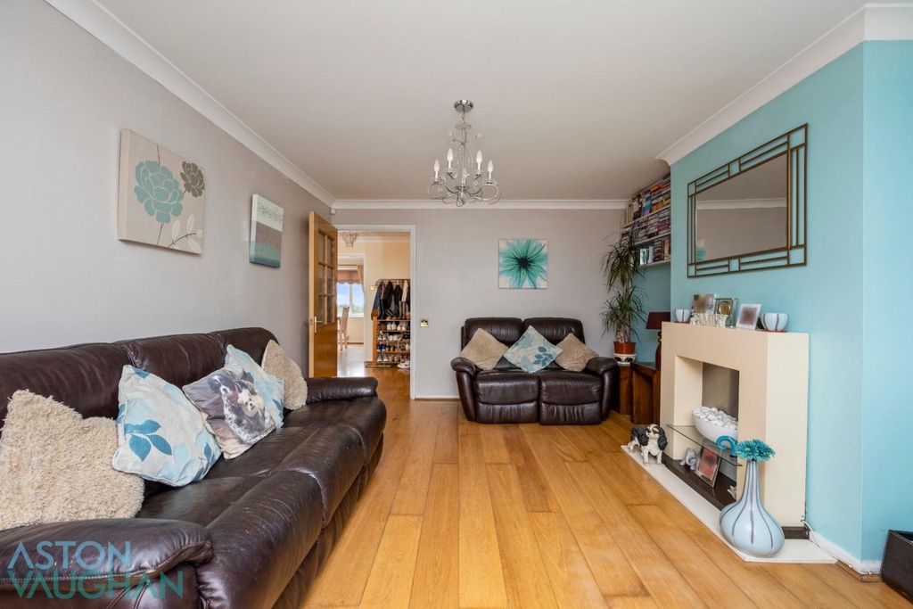 Property photo 3 of 22 4566162