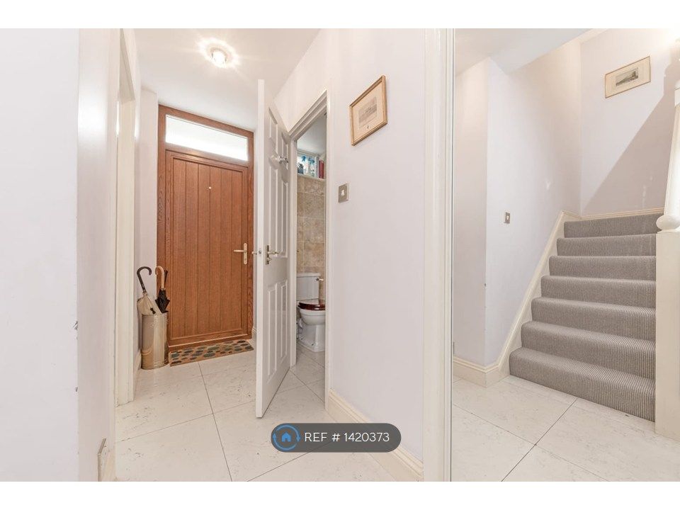 Property photo 3 of 14 Toilet ??
