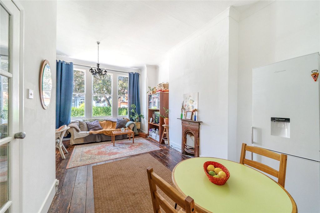 Property photo 2 of 18 Picture No. 12