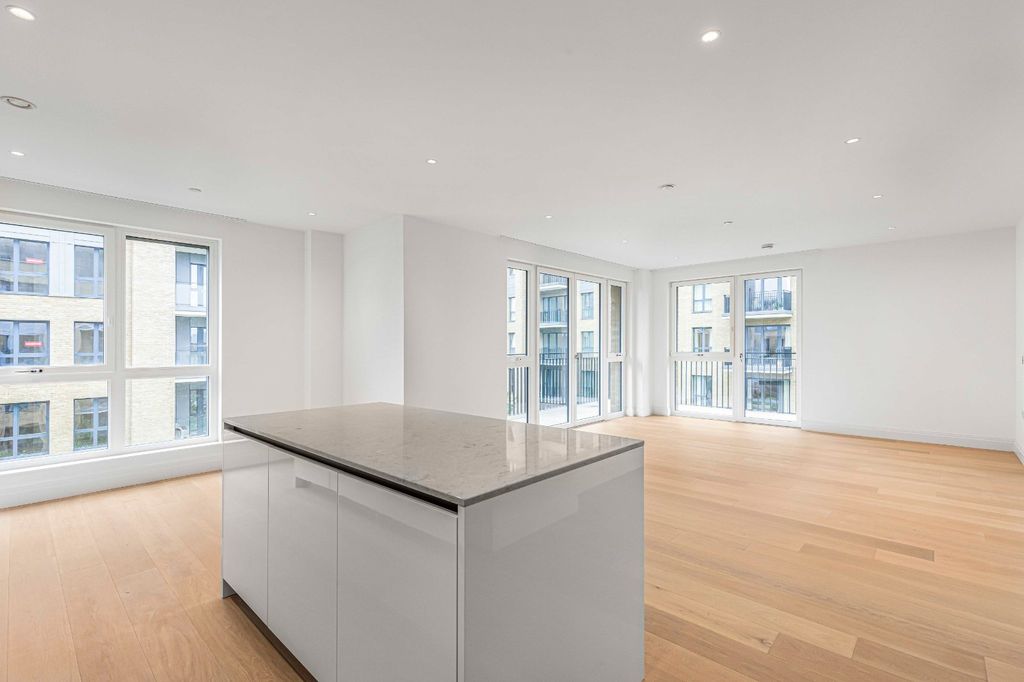 Property photo 3 of 14 Reception / Kitchen