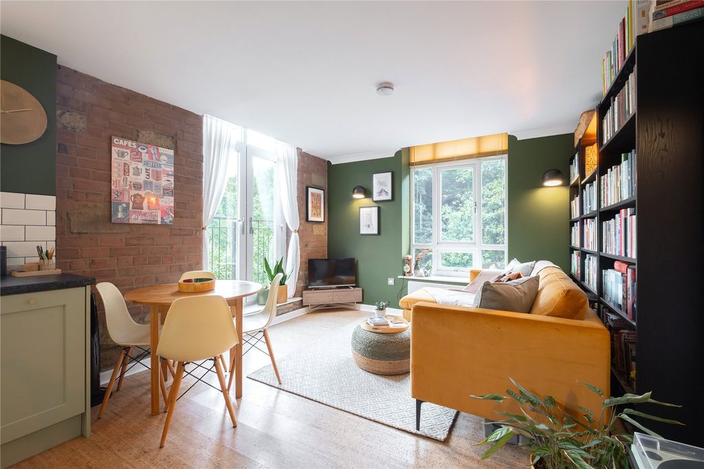 Property photo 2 of 17 Open Plan Living