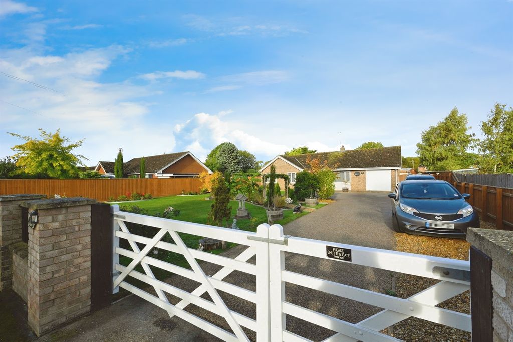 Property photo 2 of 32