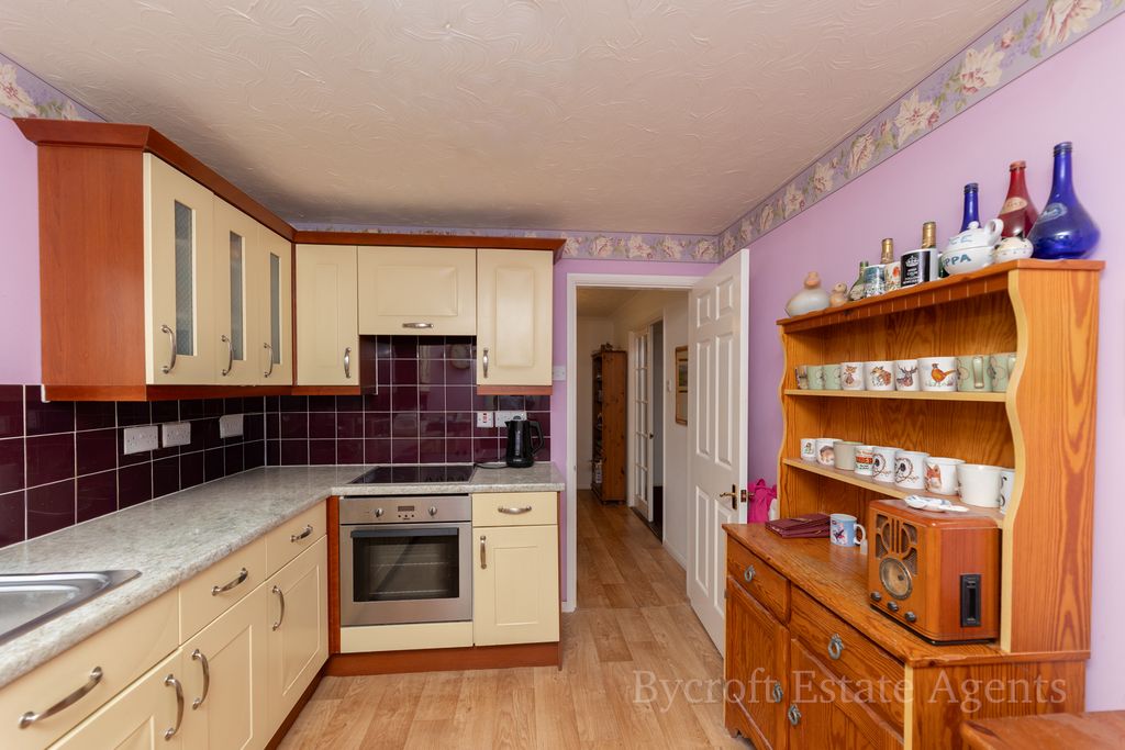 Property photo 2 of 13