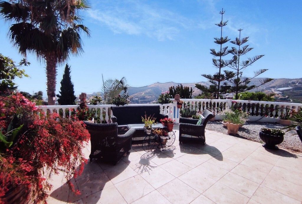 Property photo 1 of 10 Terrace