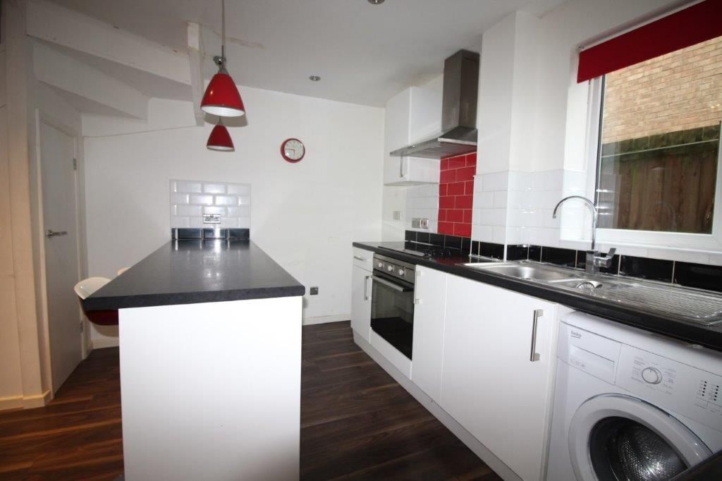 Property photo 3 of 15 Kitchen 2