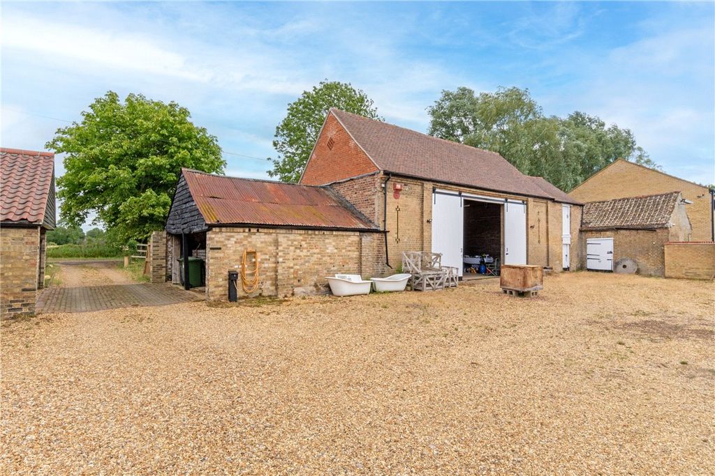Property photo 2 of 17 Picture No. 11