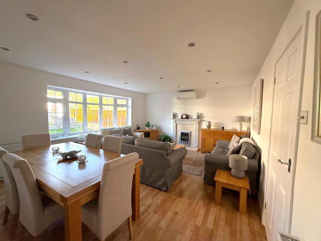 Property photo 2 of 17 Photo 6