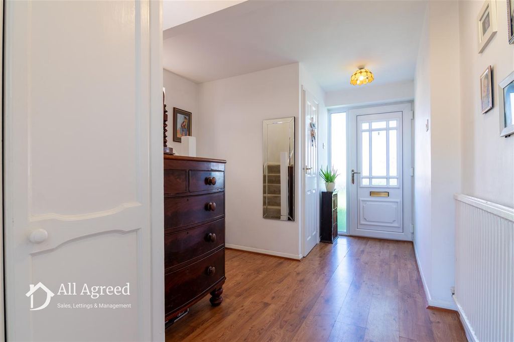 Property photo 2 of 17 Entrance Hall