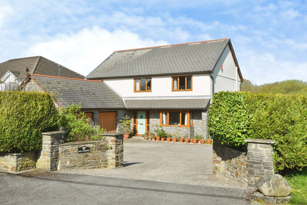 Property photo 1 of 26 Pbox-Img.Jpg