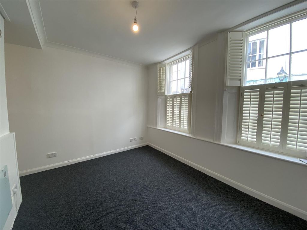 Property photo 2 of 6 Living Room