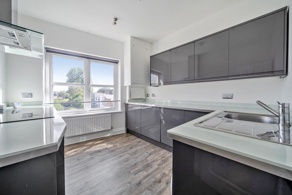 Property photo 2 of 13 1520063-18-6Aa146...