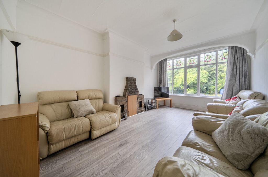 Property photo 2 of 21 1512577-12-6A914d...