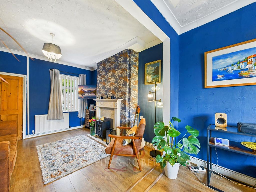 Property photo 3 of 18 Cam05148G0-Pr0096-Still021.Jpg