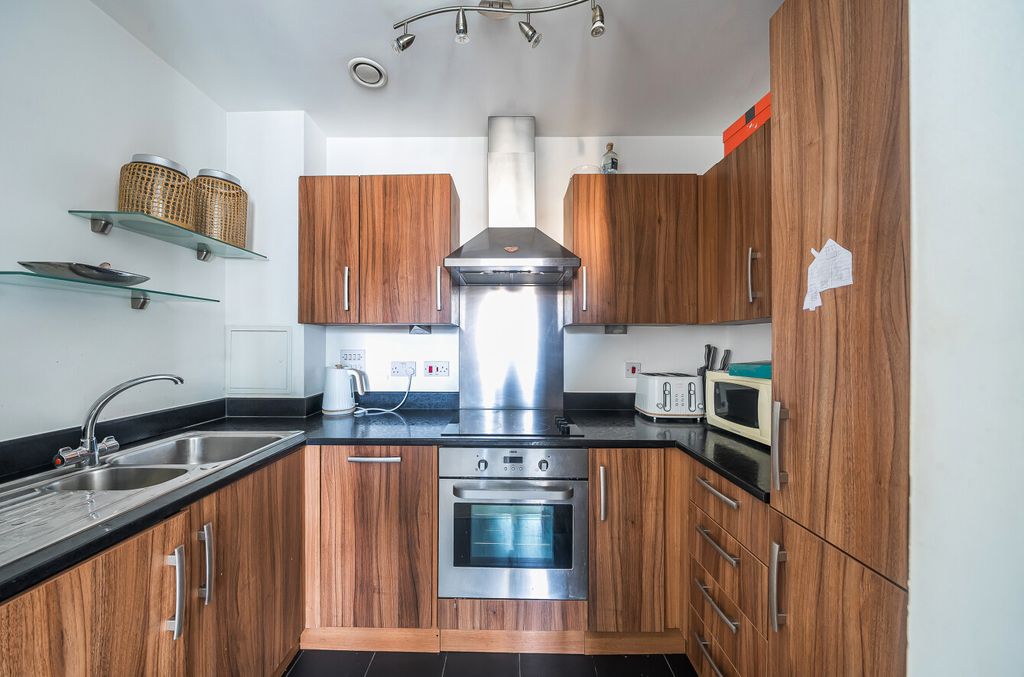 Property photo 2 of 9 1429041-16-69B9Aa...