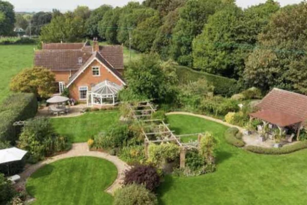 Property photo 1 of 18