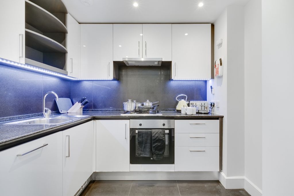 Property photo 3 of 17 Kitchen