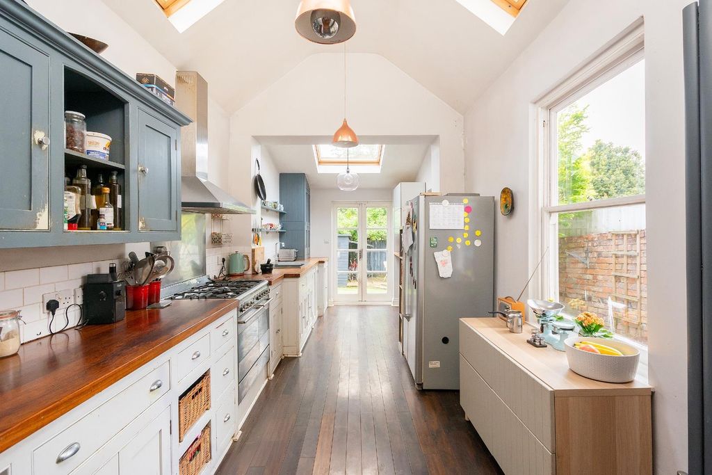 Property photo 3 of 34 3B6Abn - Kitchen D.Jpg
