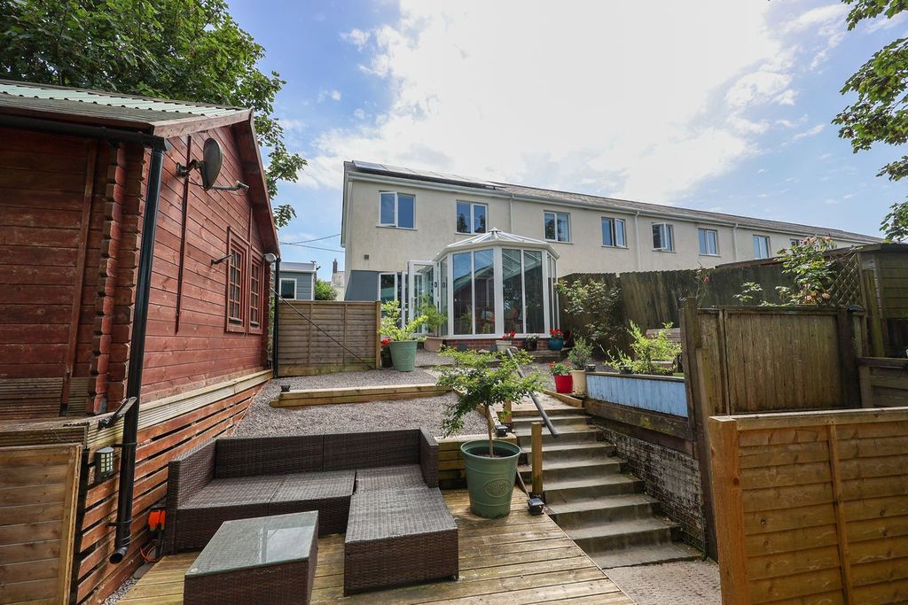 Property photo 1 of 28